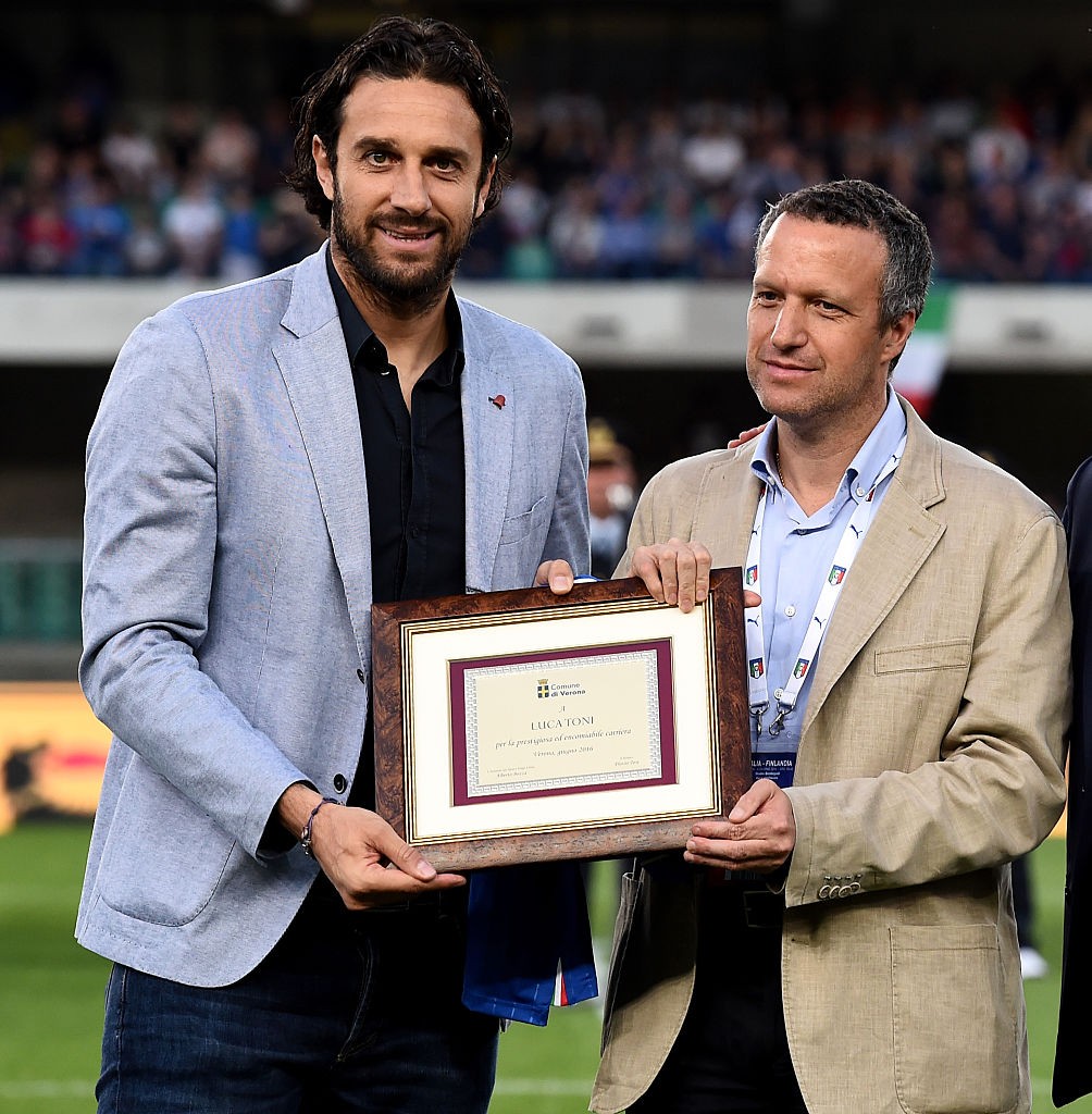 VERONA, ITALY - JUNE 06: Luca Toni (L) is presented with a certificate by Mayor of Verona Flavio Tosi following his retirement from professional football prior to the international friendly match between Italy and Finland on June 6, 2016 in Verona, Italy. (Photo by Claudio Villa/Getty Images)