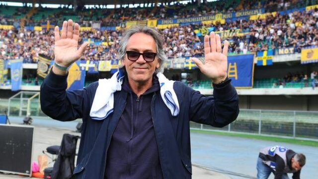 Ovazione+Antonio+Di+Gennaro+sotto+la+Curva+Sud+prima+del+match+FOTOEXPRESS
